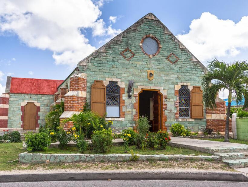 Jakie ubezpieczenie wybrać na podróż na Antiguę i Barbudę na własną rękę