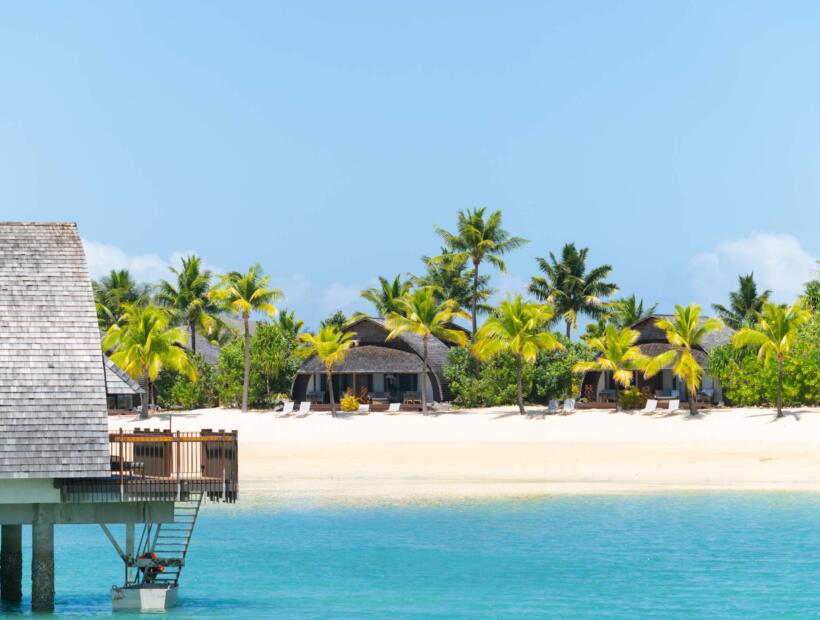 Czy samodzielne szukanie lotów na Fidżi może być tańsze od wycieczek zorganizowanych?