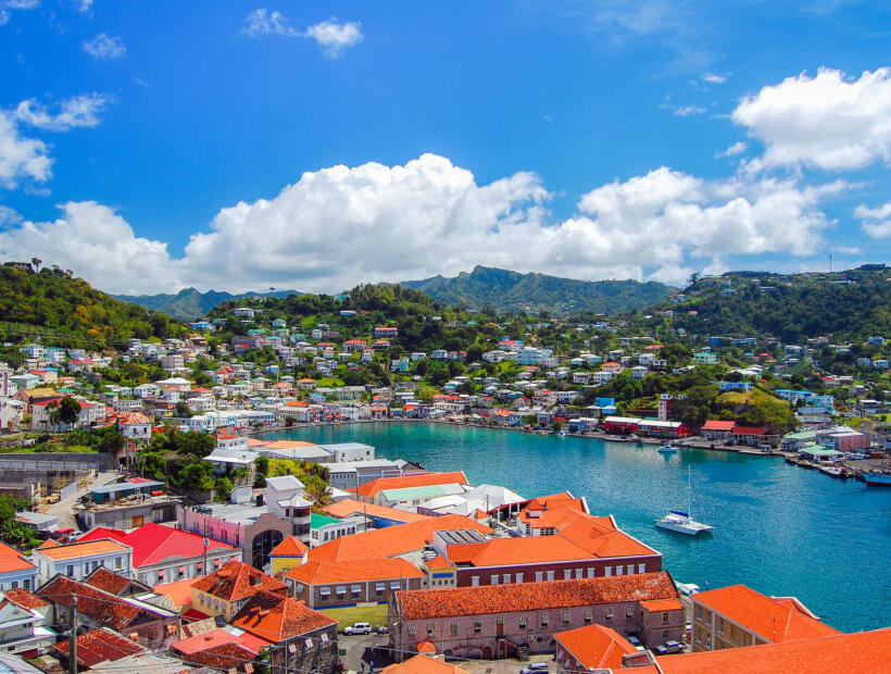 Czy samodzielne szukanie lotów na Grenadę może być tańsze od wycieczek zorganizowanych?