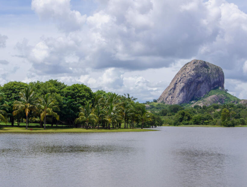 Ile trwa bezpośredni lot do Mozambiku?