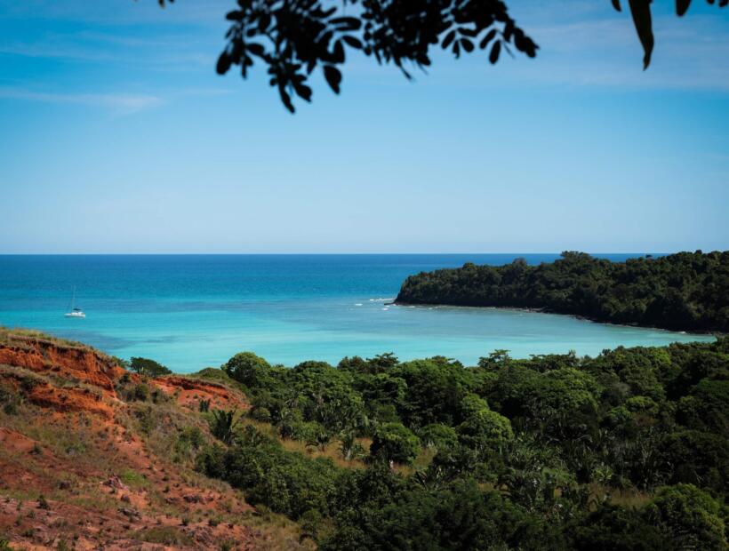 Czy samodzielne szukanie lotów na Madagaskar może być tańsze od wycieczek zorganizowanych?