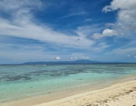 Jak długo leci się na Salomony?